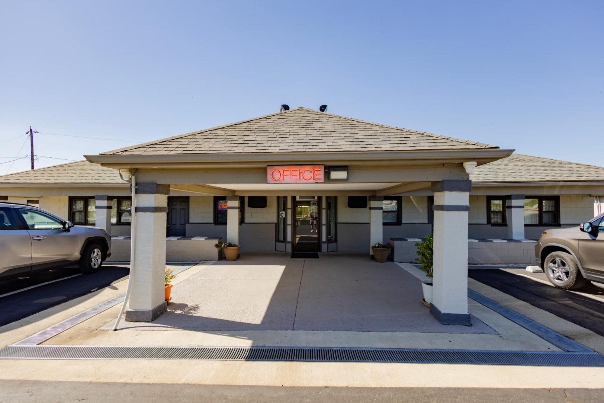 Budget Inn Columbus Lockbourne Exterior foto
